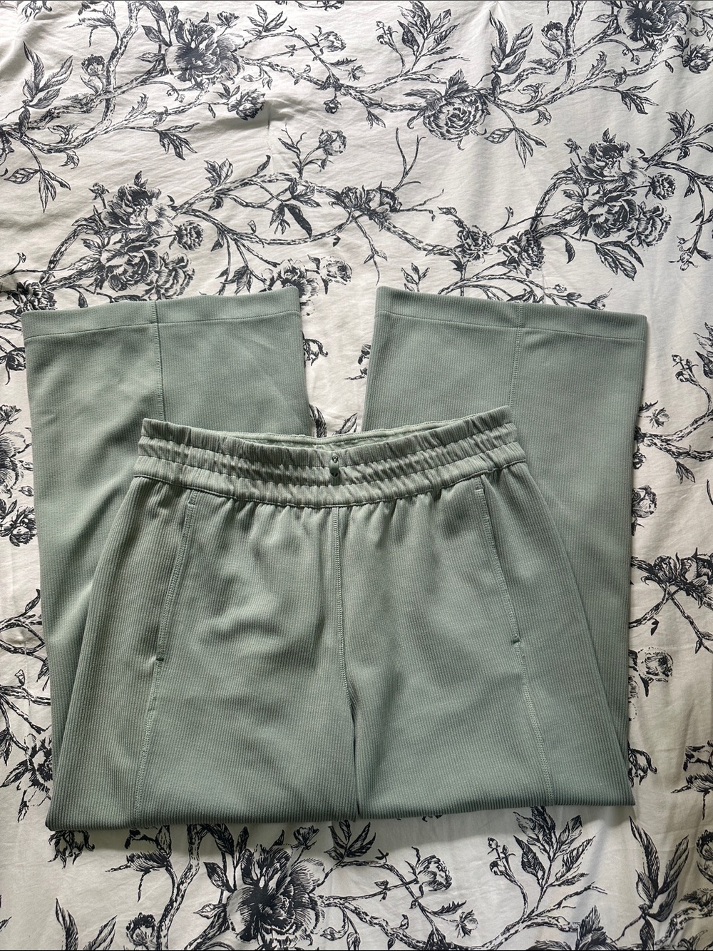 lululemon athletica Sage Green Elastic Waist Lounge Pants